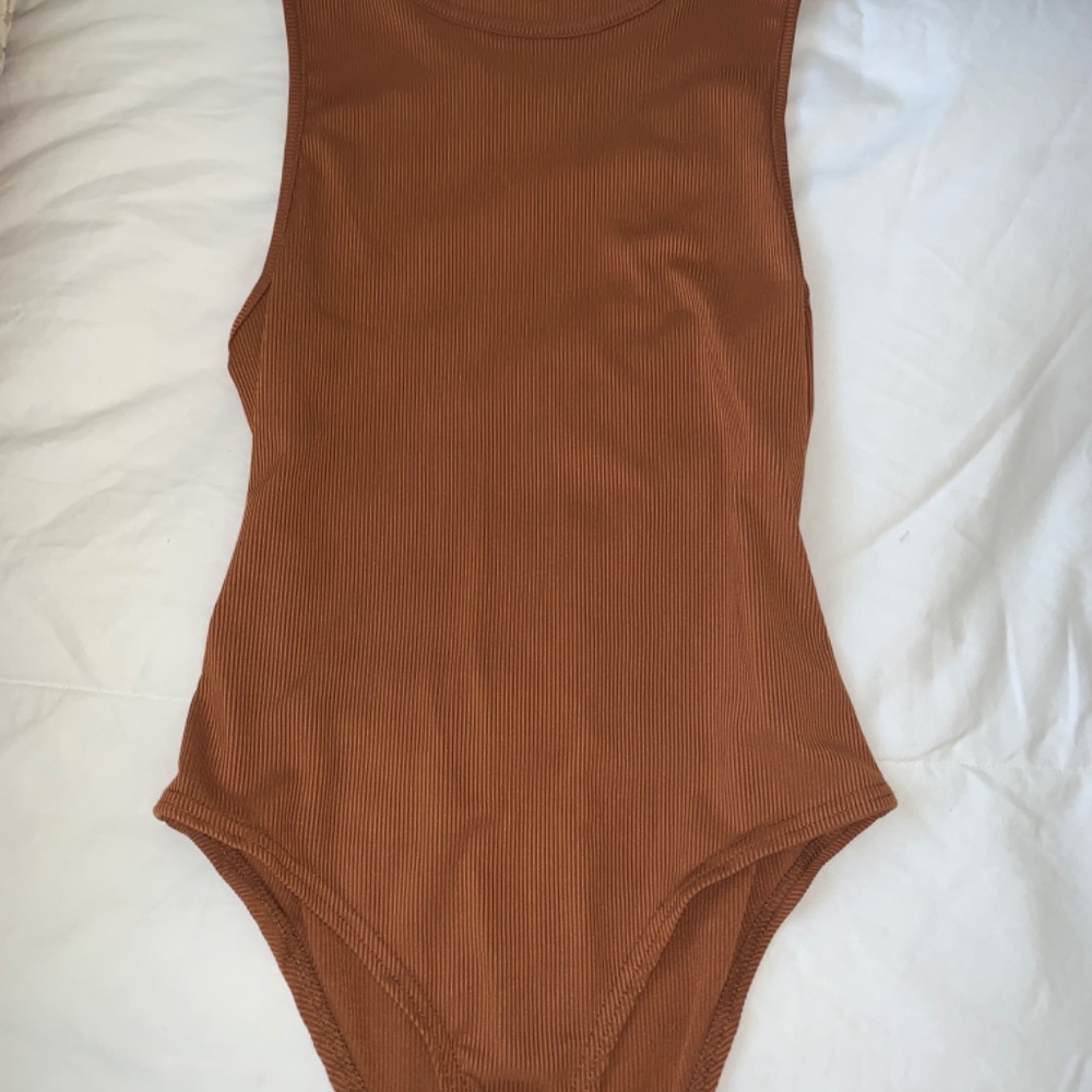 3 Body suits - Picture 2 of 4